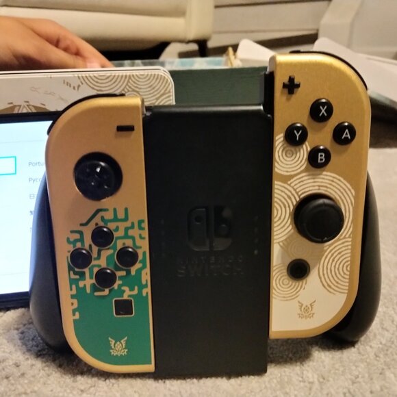 Nintendo Switch OLED special Zelda edition in box- Plus games and accessories - Picture 8 of 10